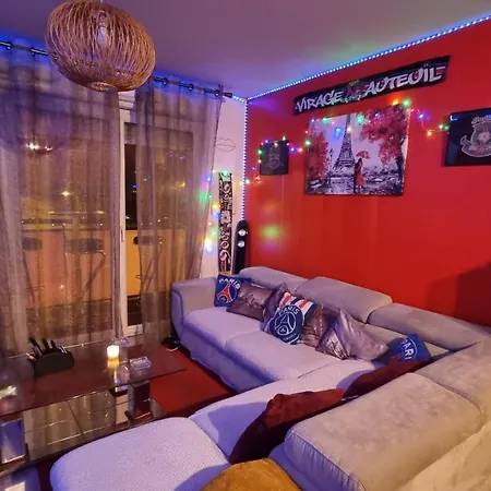Glamour Lib Proche Gare Rer 5 Minute A Pied Homestay *