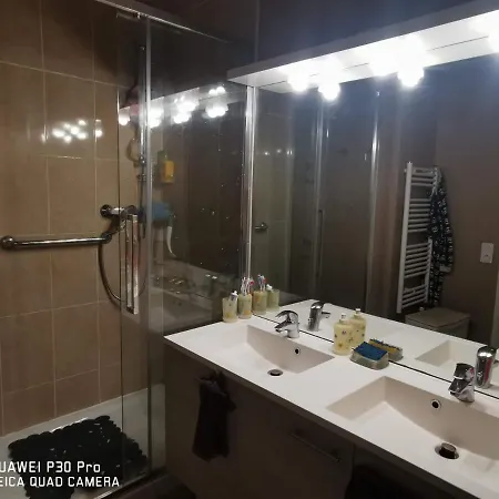 Glamour Lib Proche Gare Rer 5 Minute A Pied Homestay